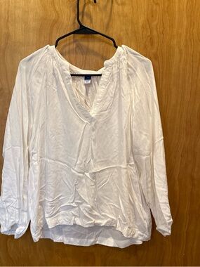 Old Navy White V-Neck Long-Sleeve Tunic